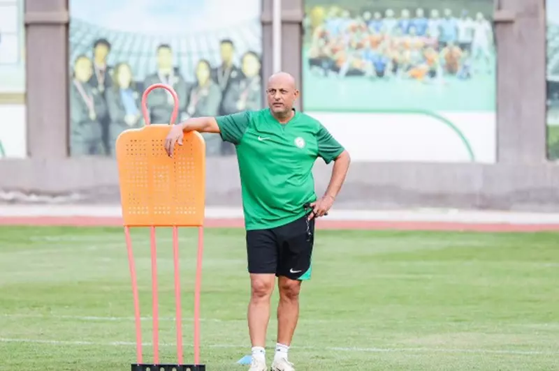 طارق مصطفى مدرب البنك الأهلي